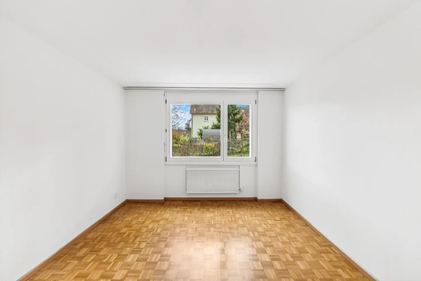 Luminoso appartamento di 4 stanze in una piccola casa plurifamiliare in affitto - Foto 10 di 12