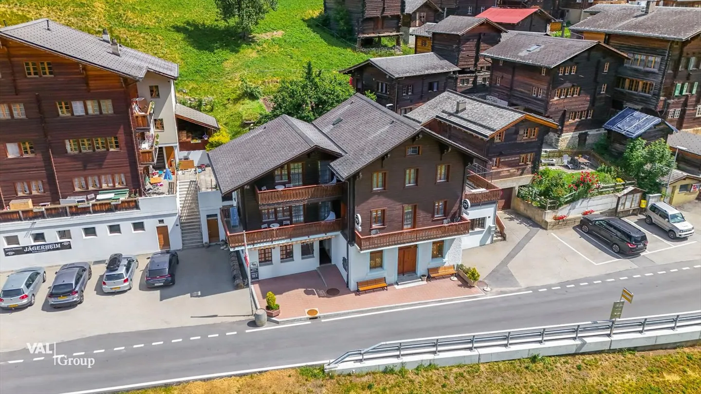 Hotel-Ristorante Jägerheim in posizione privilegiata con molteplici possibilità di utilizzo - Foto 1 di 12