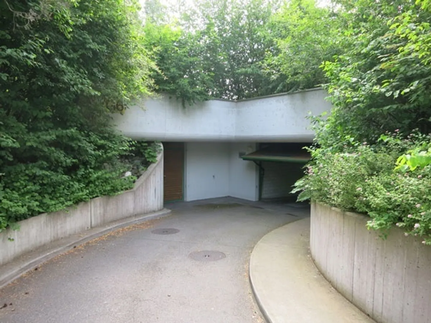 Motorcycle parking spaces for rent - Photo 2 of 2