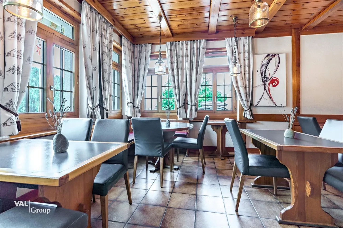 Hotel-Ristorante Jägerheim in posizione privilegiata con molteplici possibilità di utilizzo - Foto 8 di 12