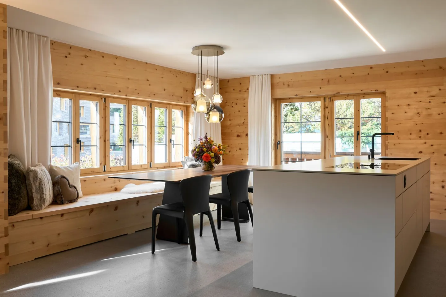 Managed 3.5 Room Apartment in LAAX - Photo 4 of 14