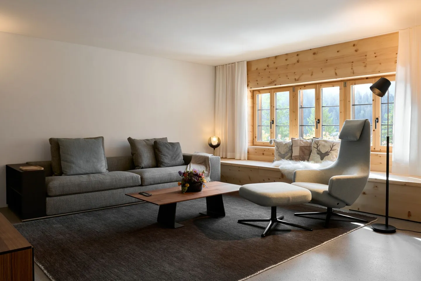 Managed 3.5 Room Apartment in LAAX - Photo 2 of 14