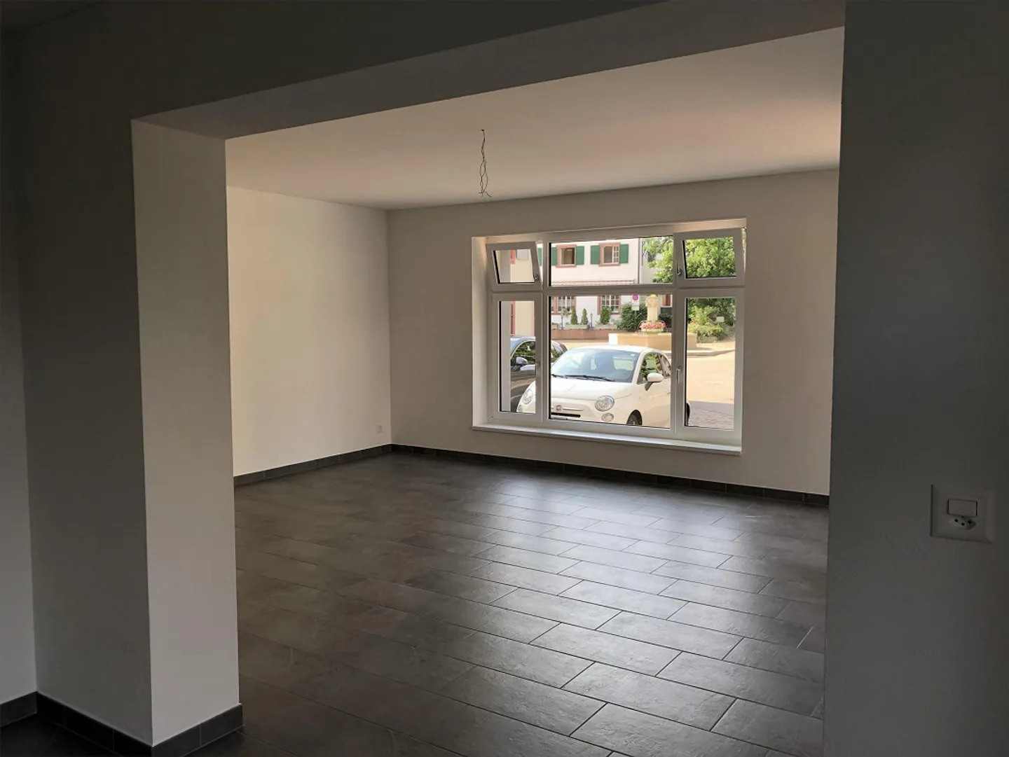 Appartamento moderno di 3 stanze con giardino nel centro del villaggio di Pratteln - Foto 2 di 11