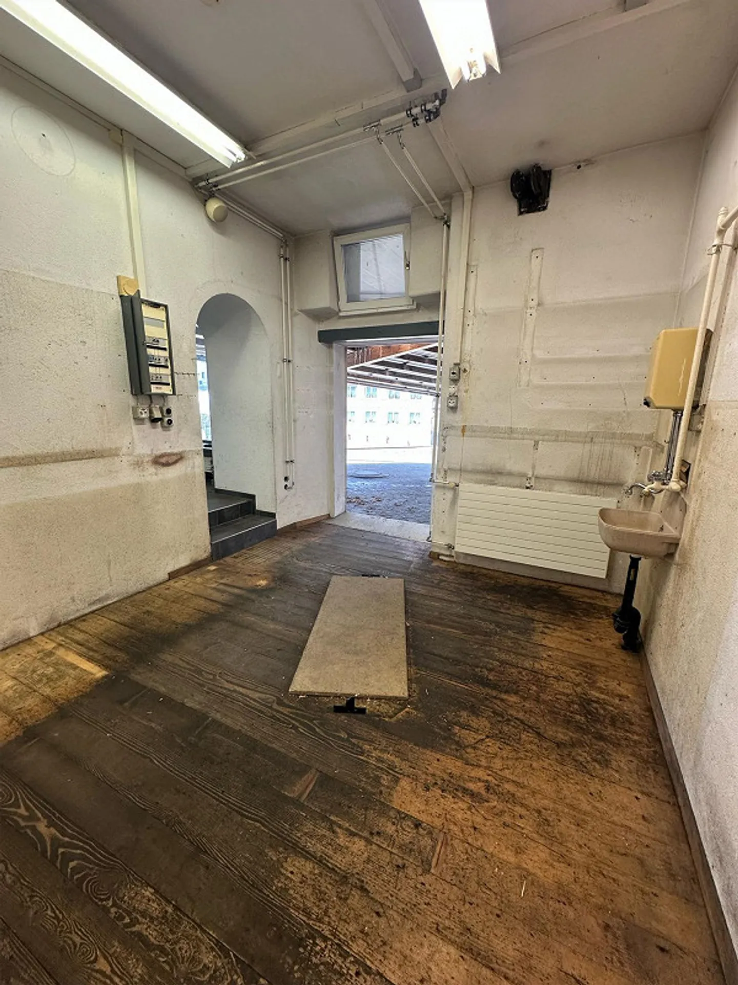 Commercial / Showroom - Photo 5 of 12