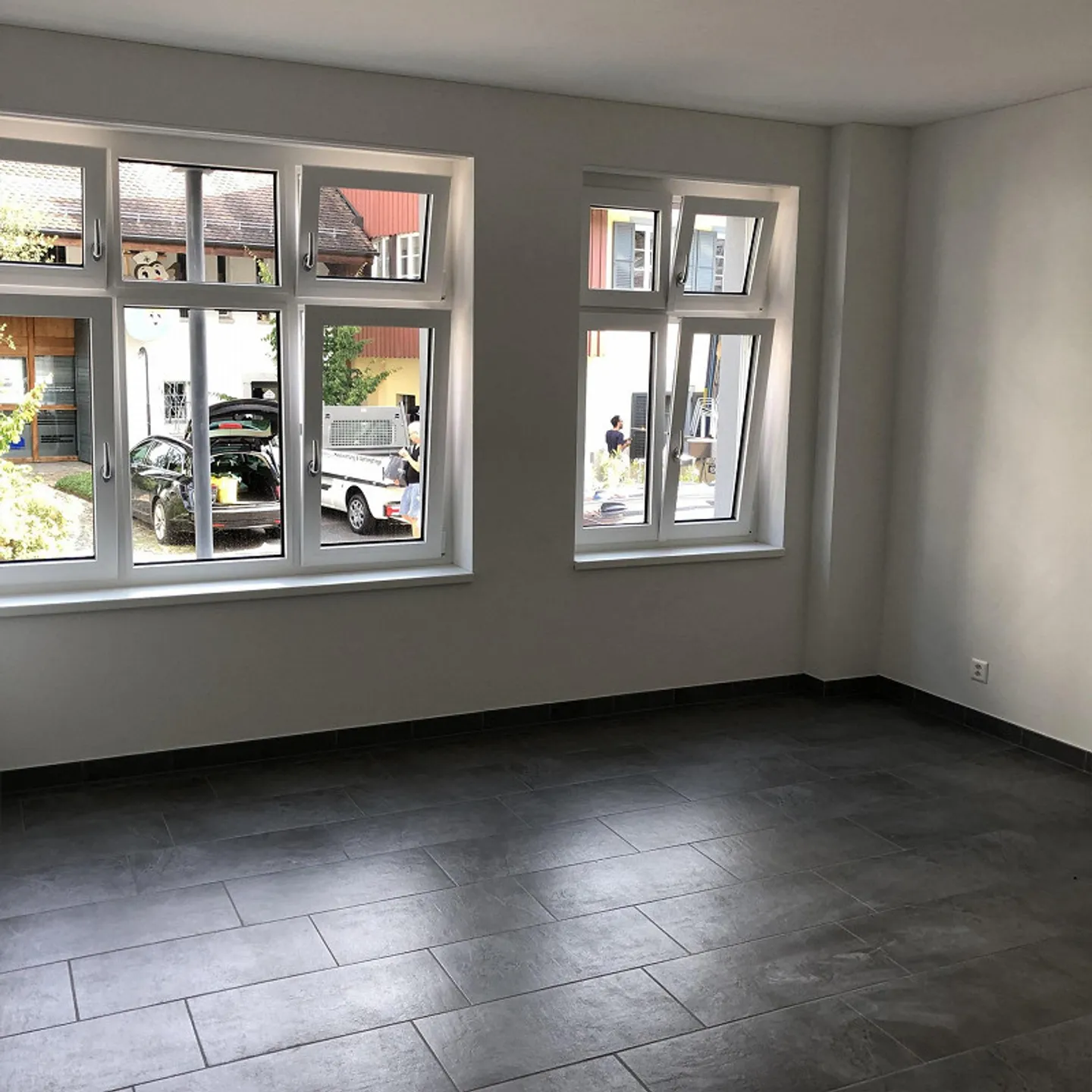 Appartamento moderno di 3 stanze con giardino nel centro del villaggio di Pratteln - Foto 3 di 11