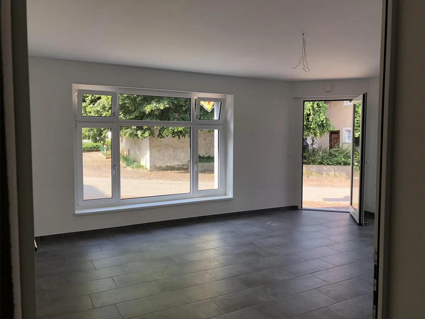 Appartamento moderno di 3 stanze con giardino nel centro del villaggio di Pratteln - Foto 1 di 11