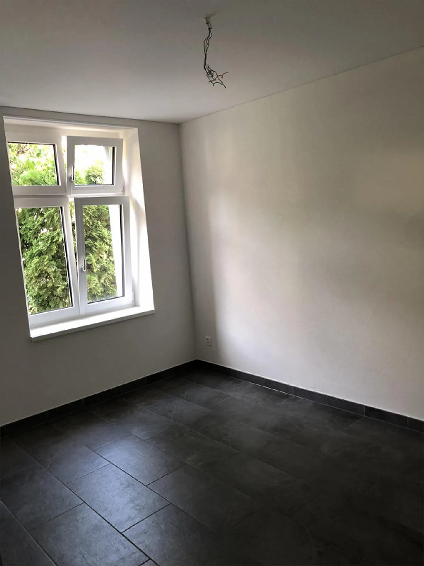 Appartamento moderno di 3 stanze con giardino nel centro del villaggio di Pratteln - Foto 4 di 11