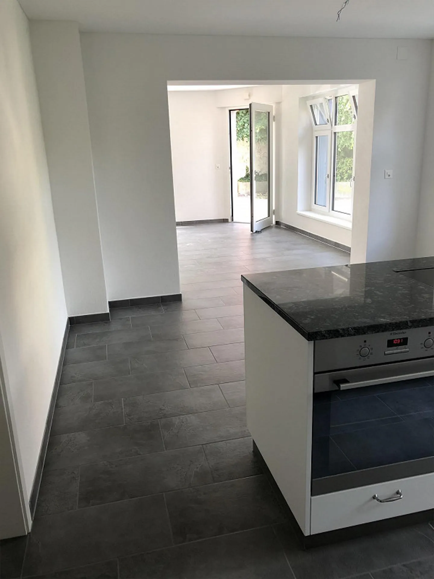 Appartamento moderno di 3 stanze con giardino nel centro del villaggio di Pratteln - Foto 6 di 11