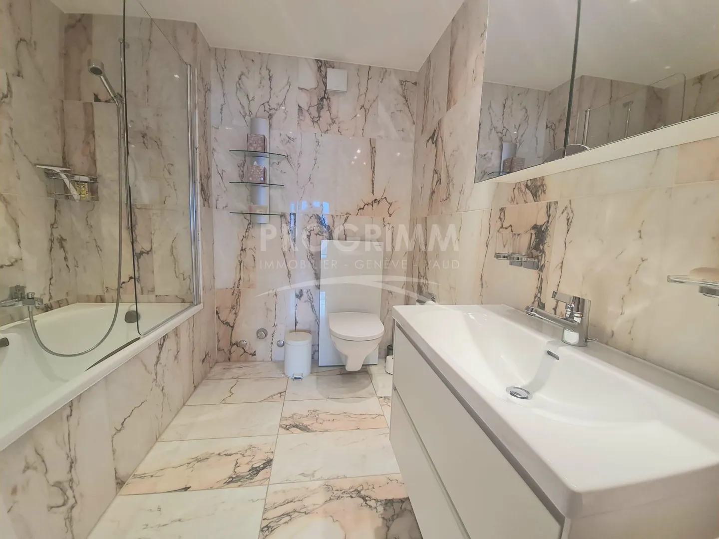 Appartement spacieux avec vue sur le lac - Photo 8 sur 9