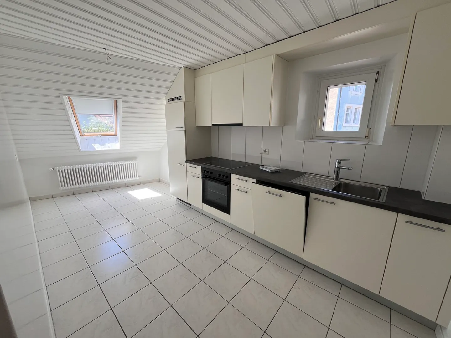 Renovated 3-Room Apartment - Photo 3 of 7