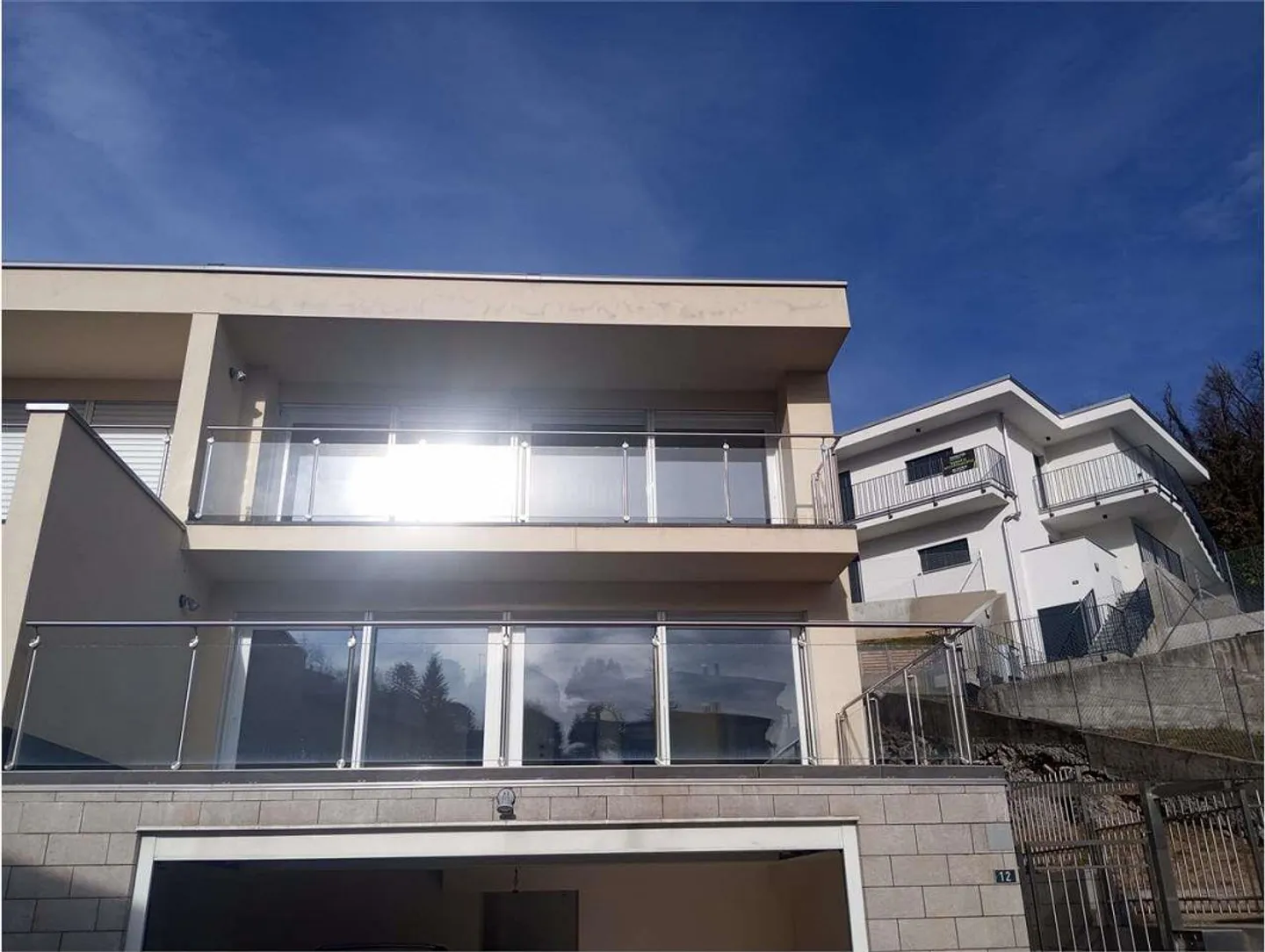 MINERGIE-VILLA MIT GARTEN IN ARZO - Foto 1 von 13