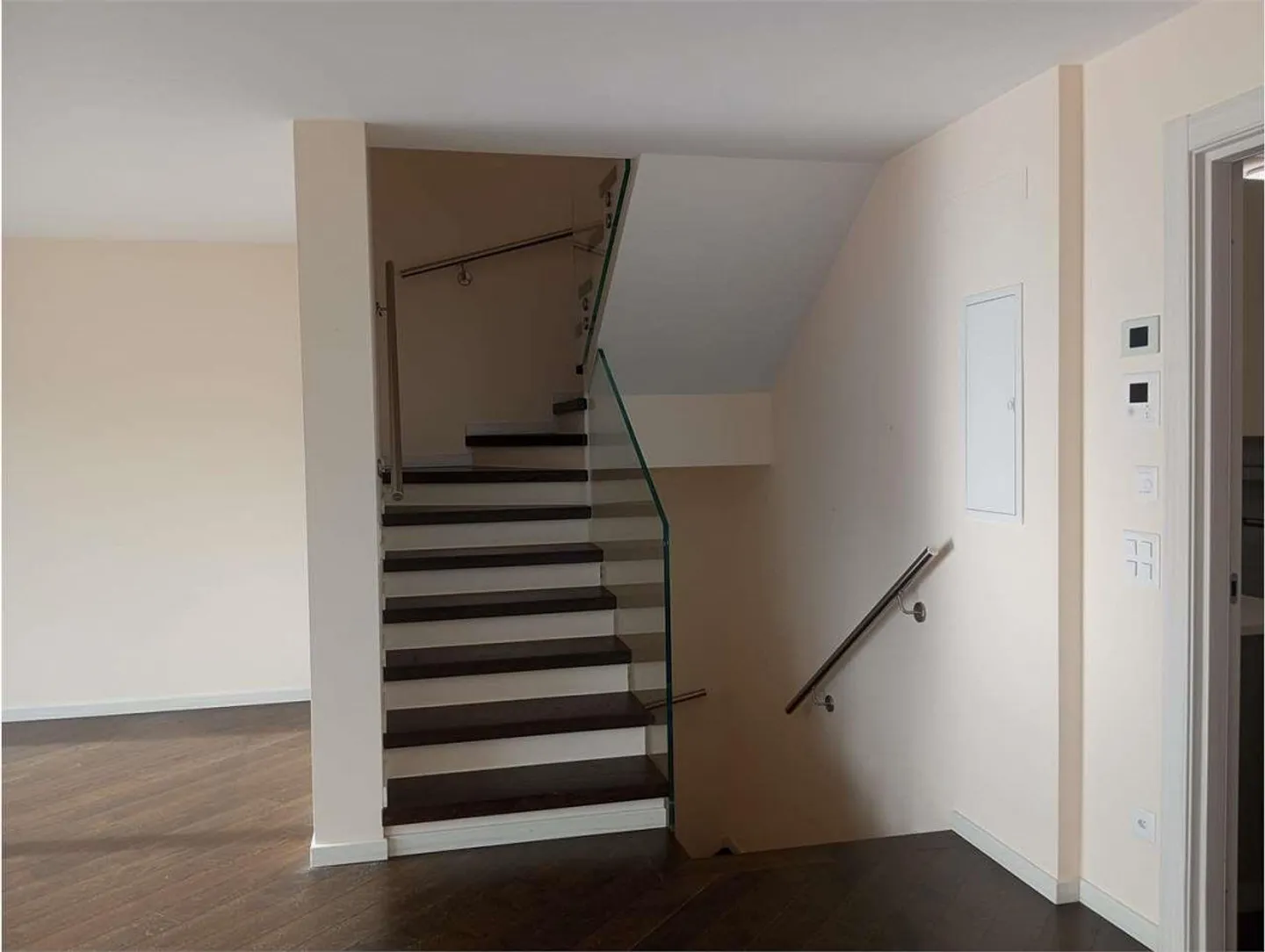 MINERGIE-VILLA MIT GARTEN IN ARZO - Foto 5 von 13