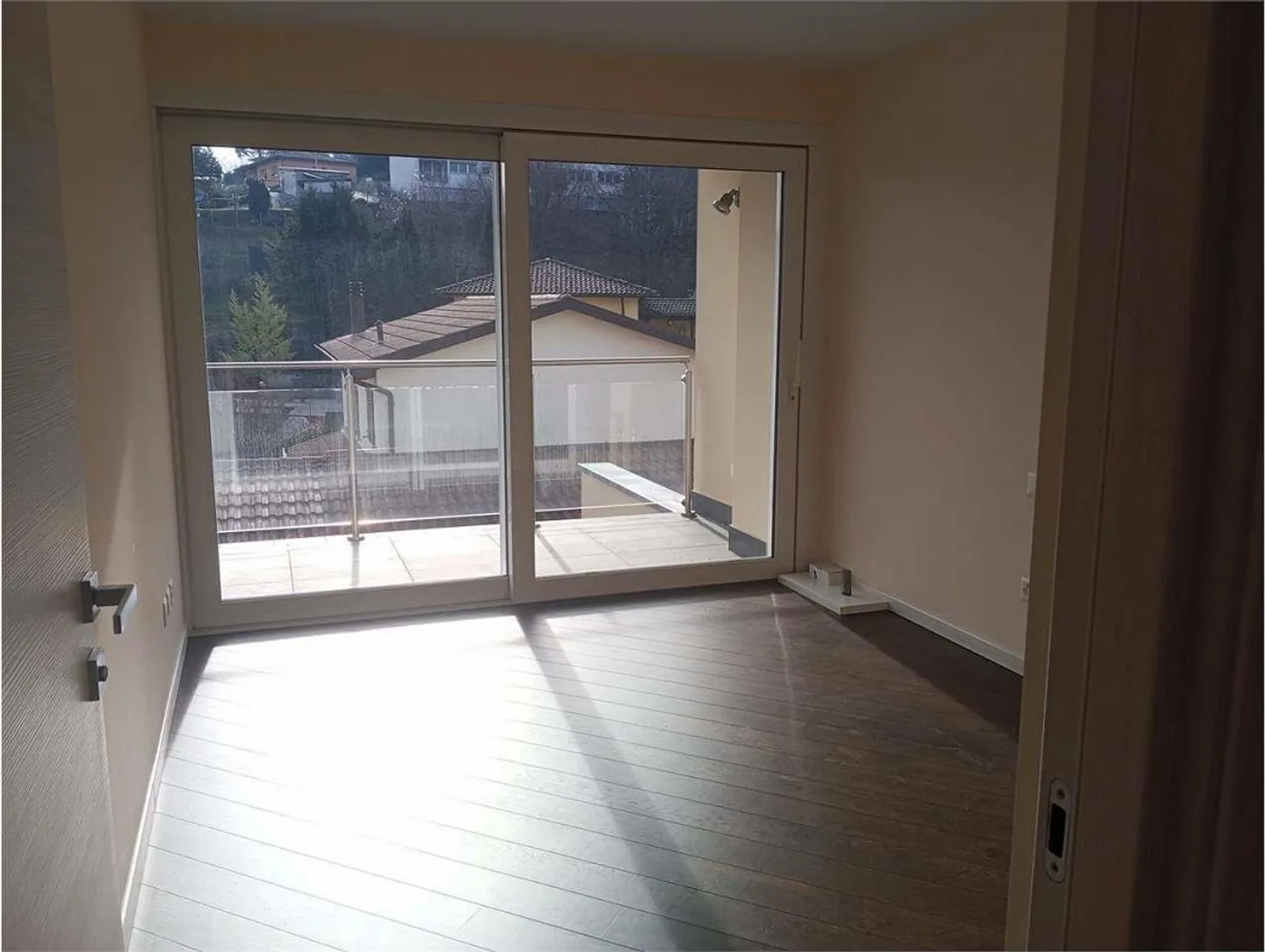 MINERGIE-VILLA MIT GARTEN IN ARZO - Foto 7 von 13