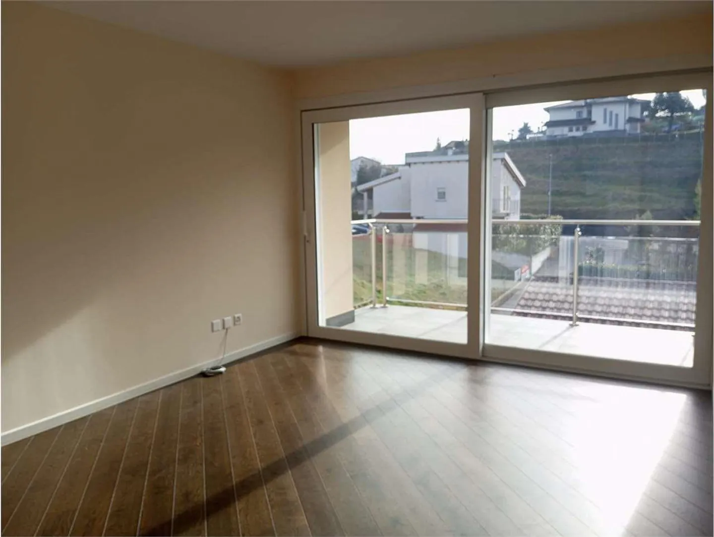 MINERGIE-VILLA MIT GARTEN IN ARZO - Foto 9 von 13