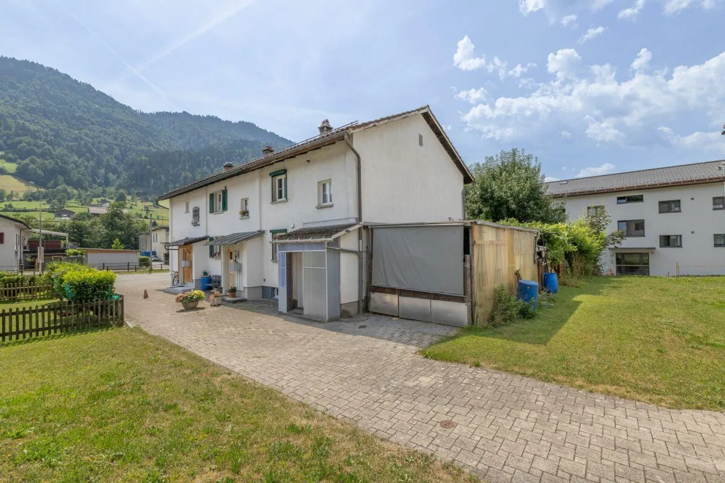 3.5-Room Corner House with Garden - Photo 1 of 13