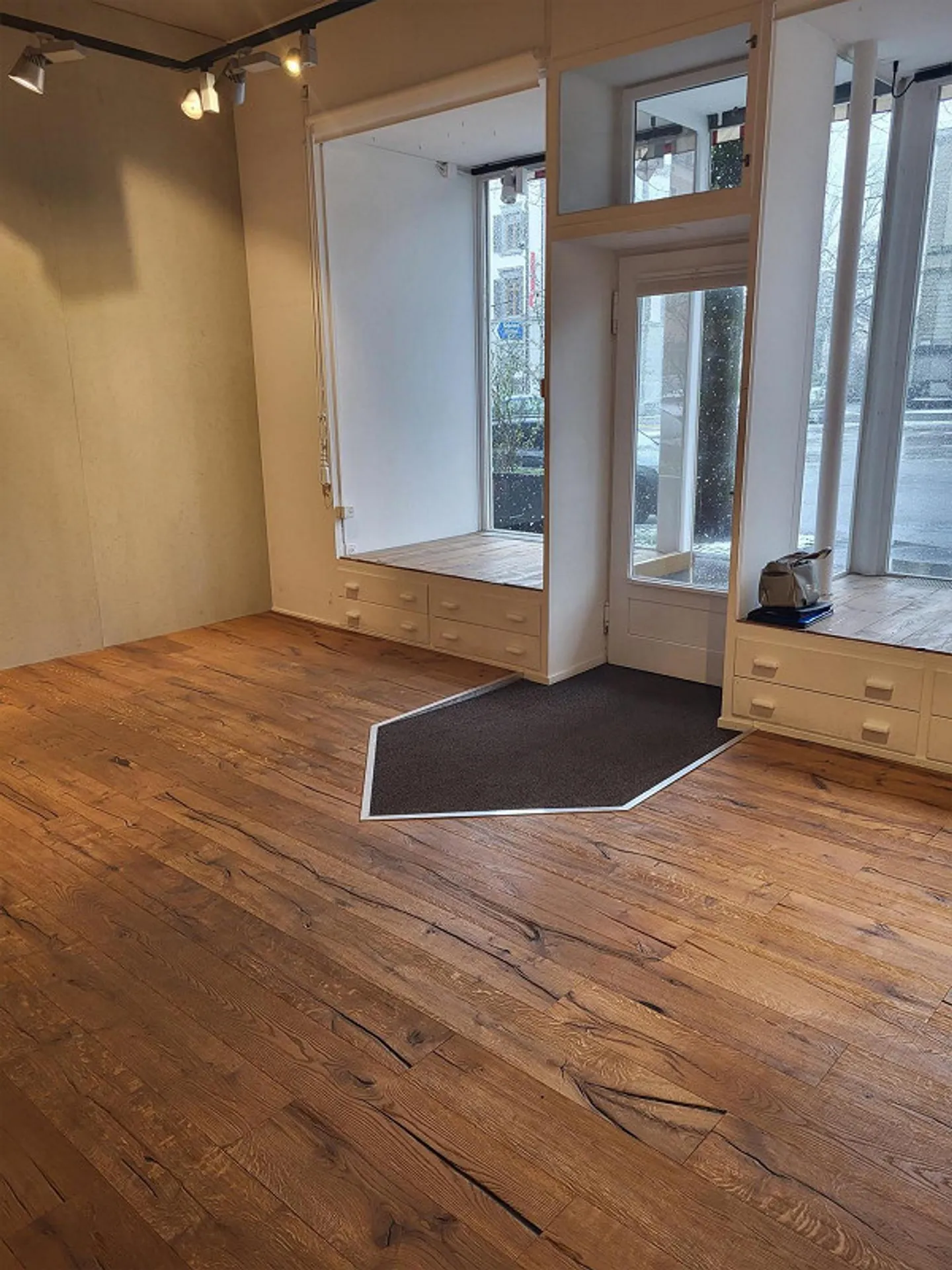 Ladenlokal an sehr attraktiver Lage inmitten von Glarus - Photo 5 sur 7