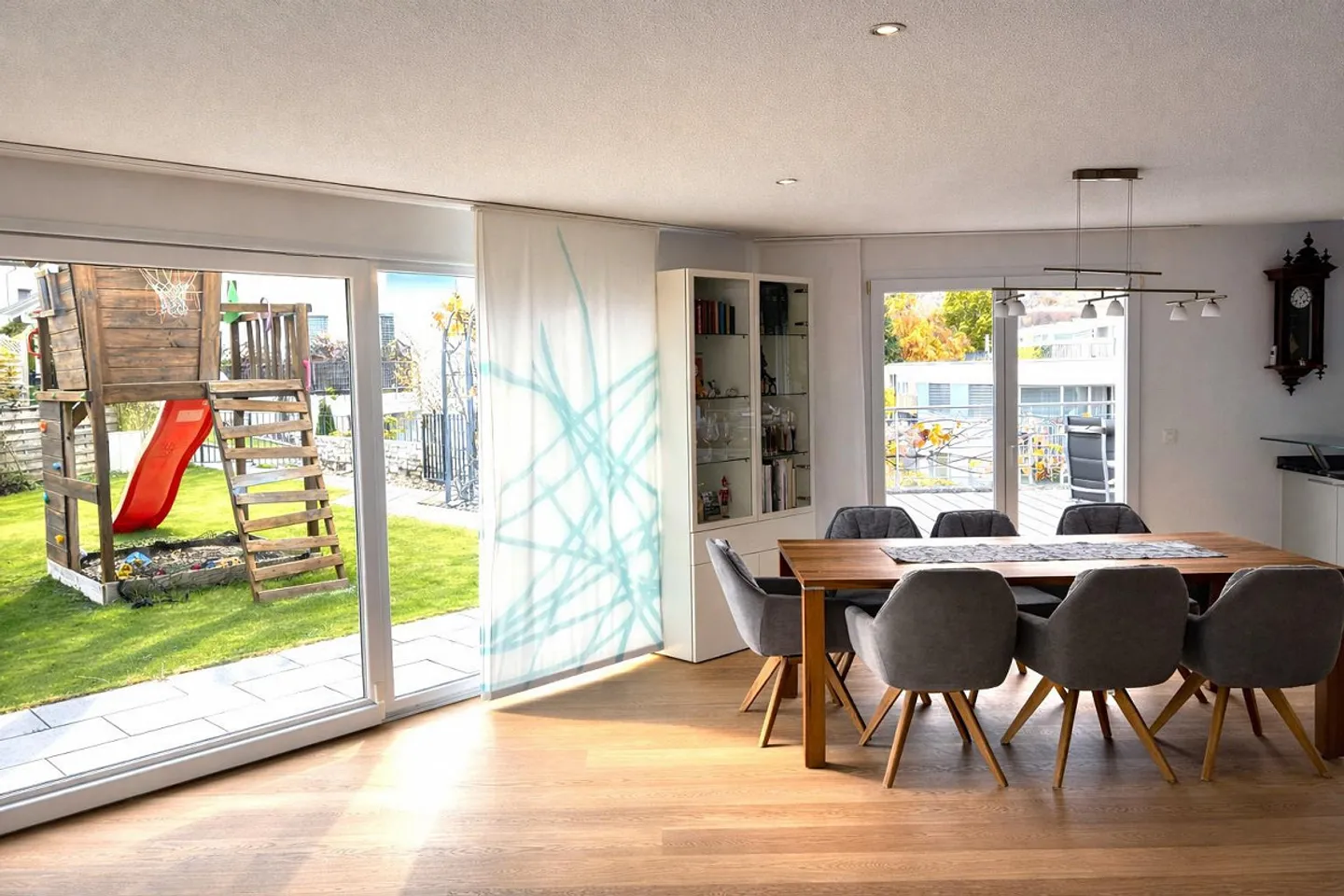 Modernes Einfamilienhaus mit Garten - Foto 4 von 13
