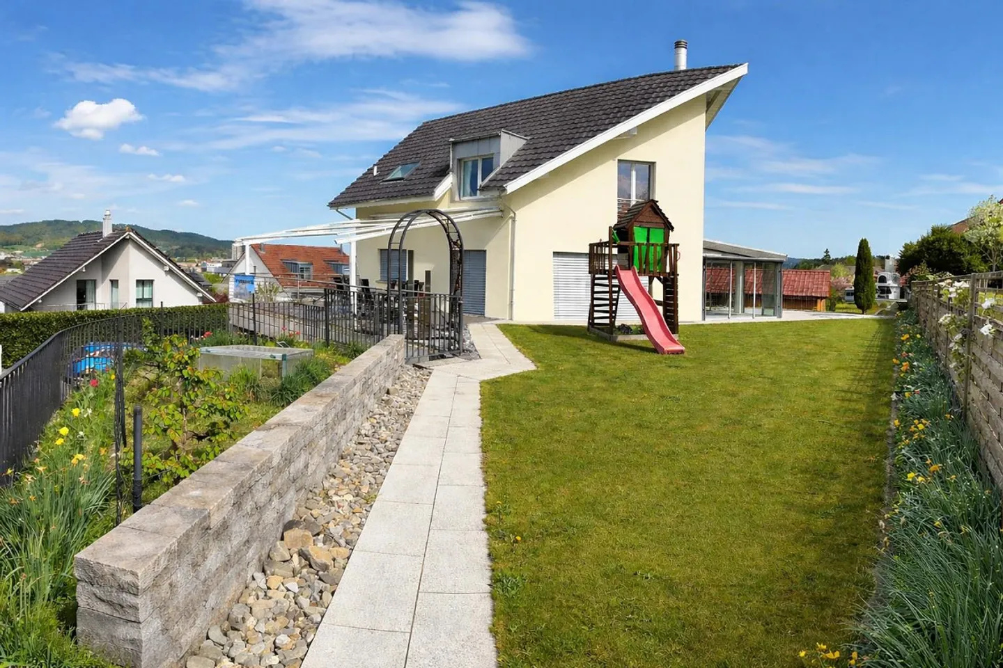 Modernes Einfamilienhaus mit Garten - Foto 13 von 13
