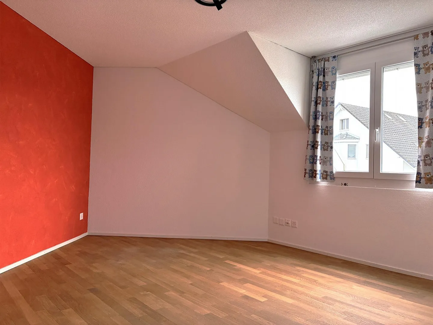 Modernes Einfamilienhaus mit Garten - Foto 8 von 13