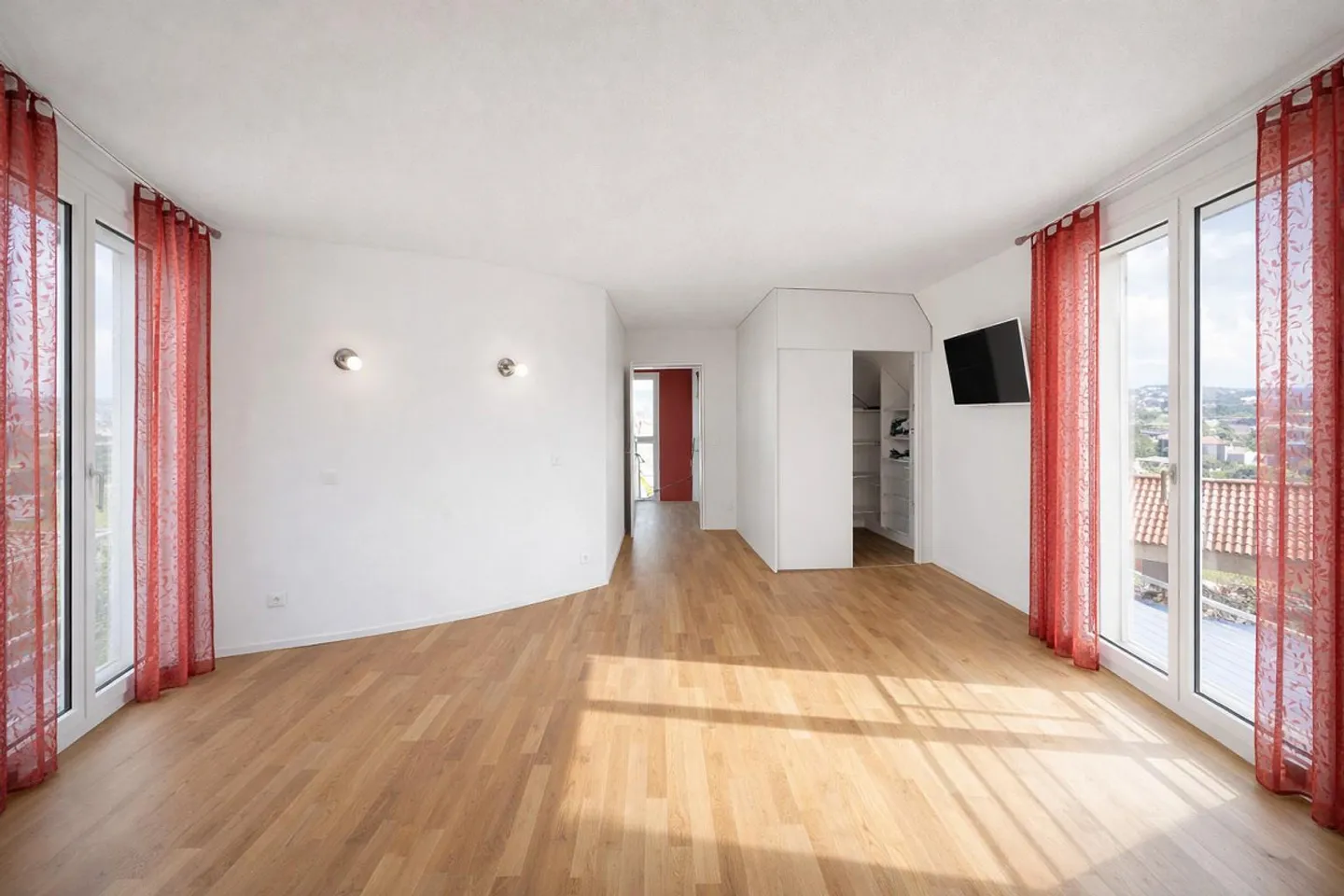 Modernes Einfamilienhaus mit Garten - Foto 9 von 13