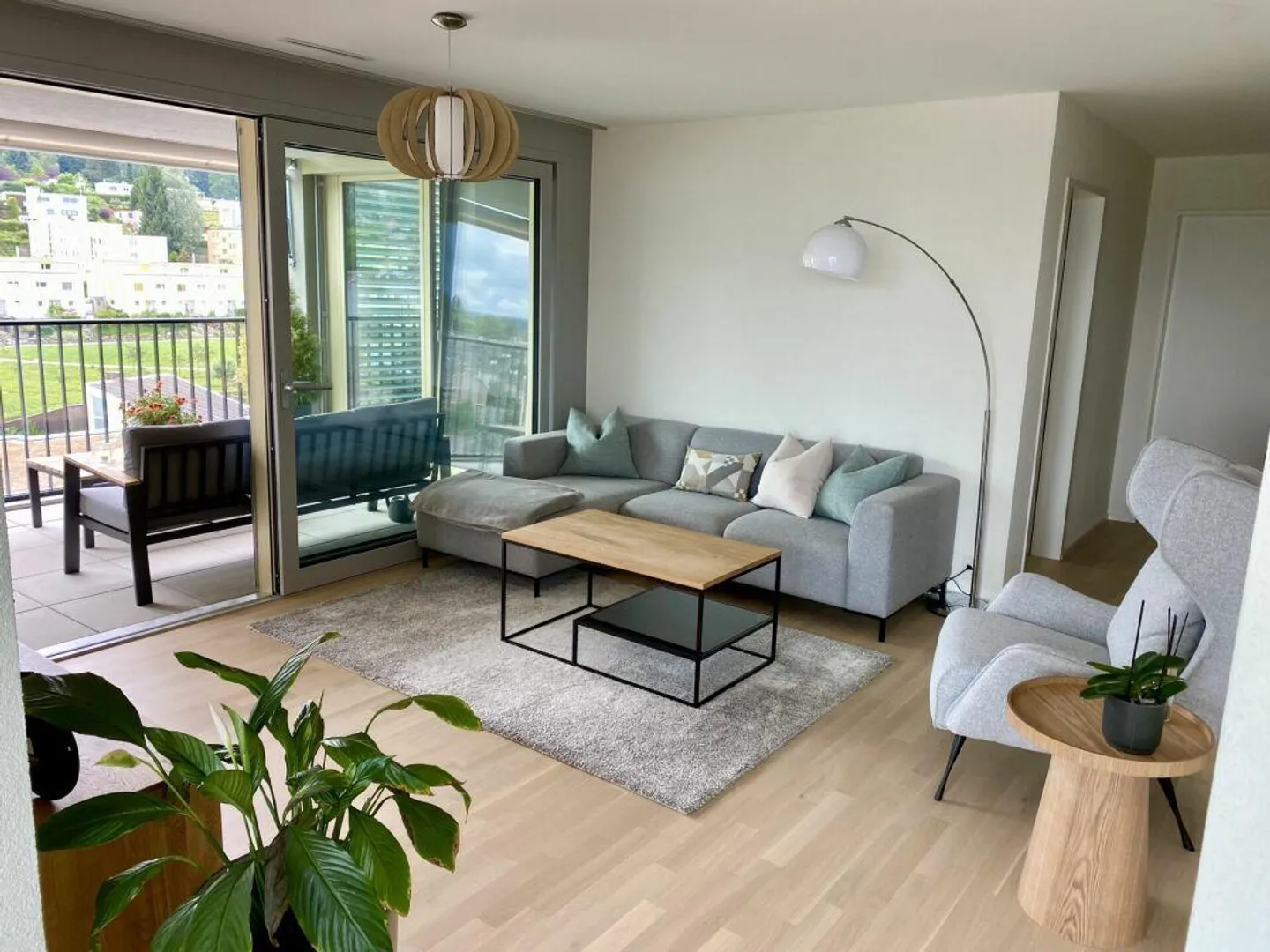 Situato in posizione centrale, top moderno e sopra i tetti di Wittenbach... - Foto 3 di 9