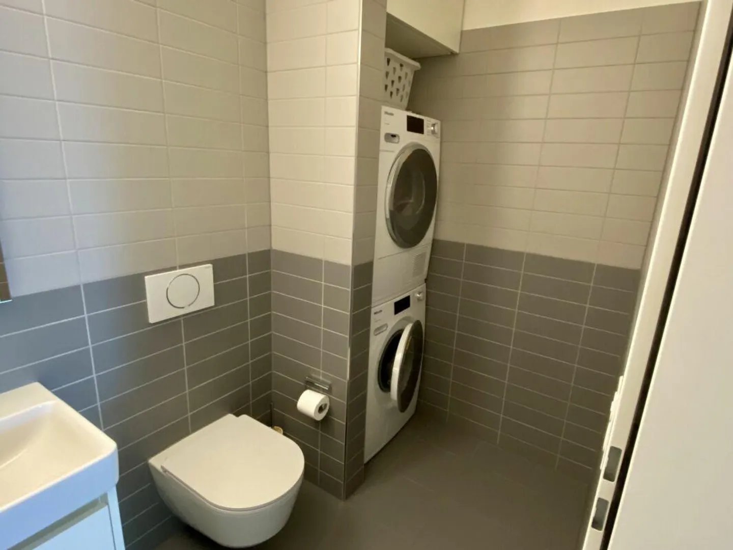 Situato in posizione centrale, top moderno e sopra i tetti di Wittenbach... - Foto 4 di 9