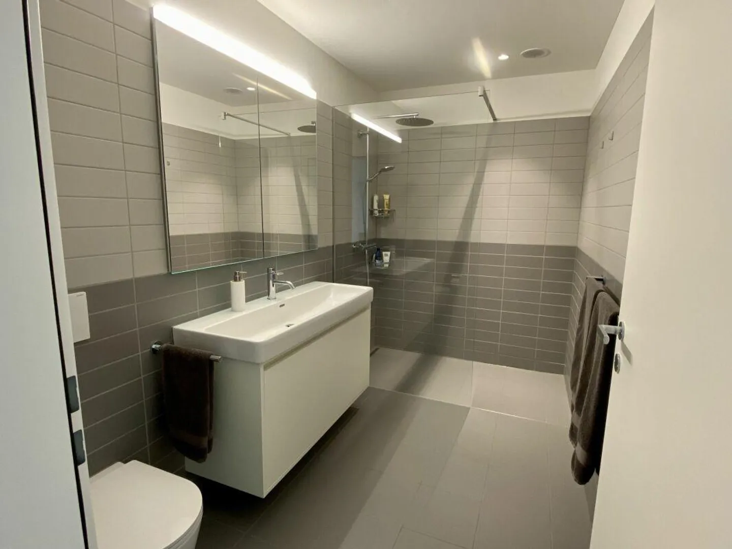 Situato in posizione centrale, top moderno e sopra i tetti di Wittenbach... - Foto 5 di 9