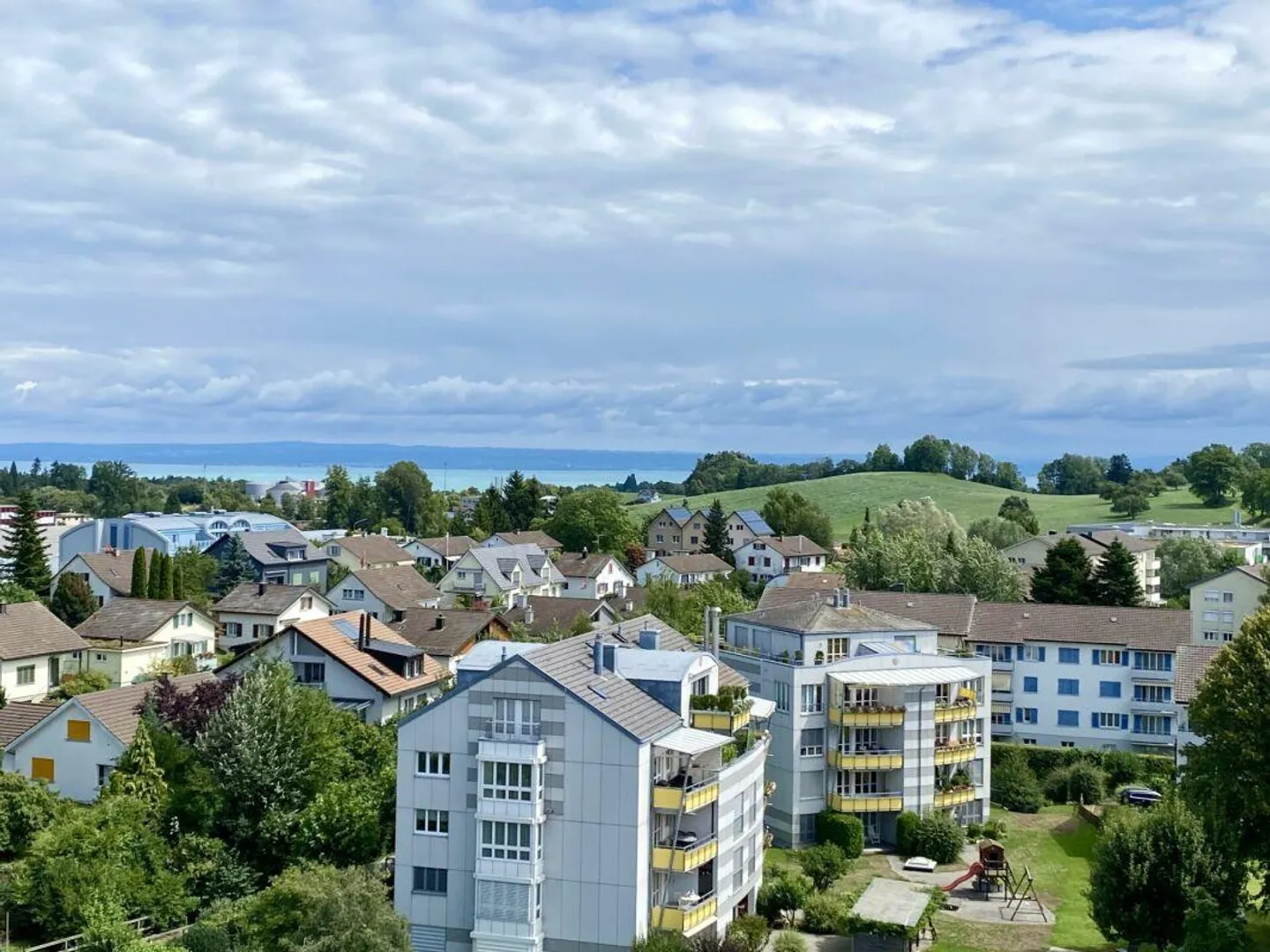 Situato in posizione centrale, top moderno e sopra i tetti di Wittenbach... - Foto 8 di 9