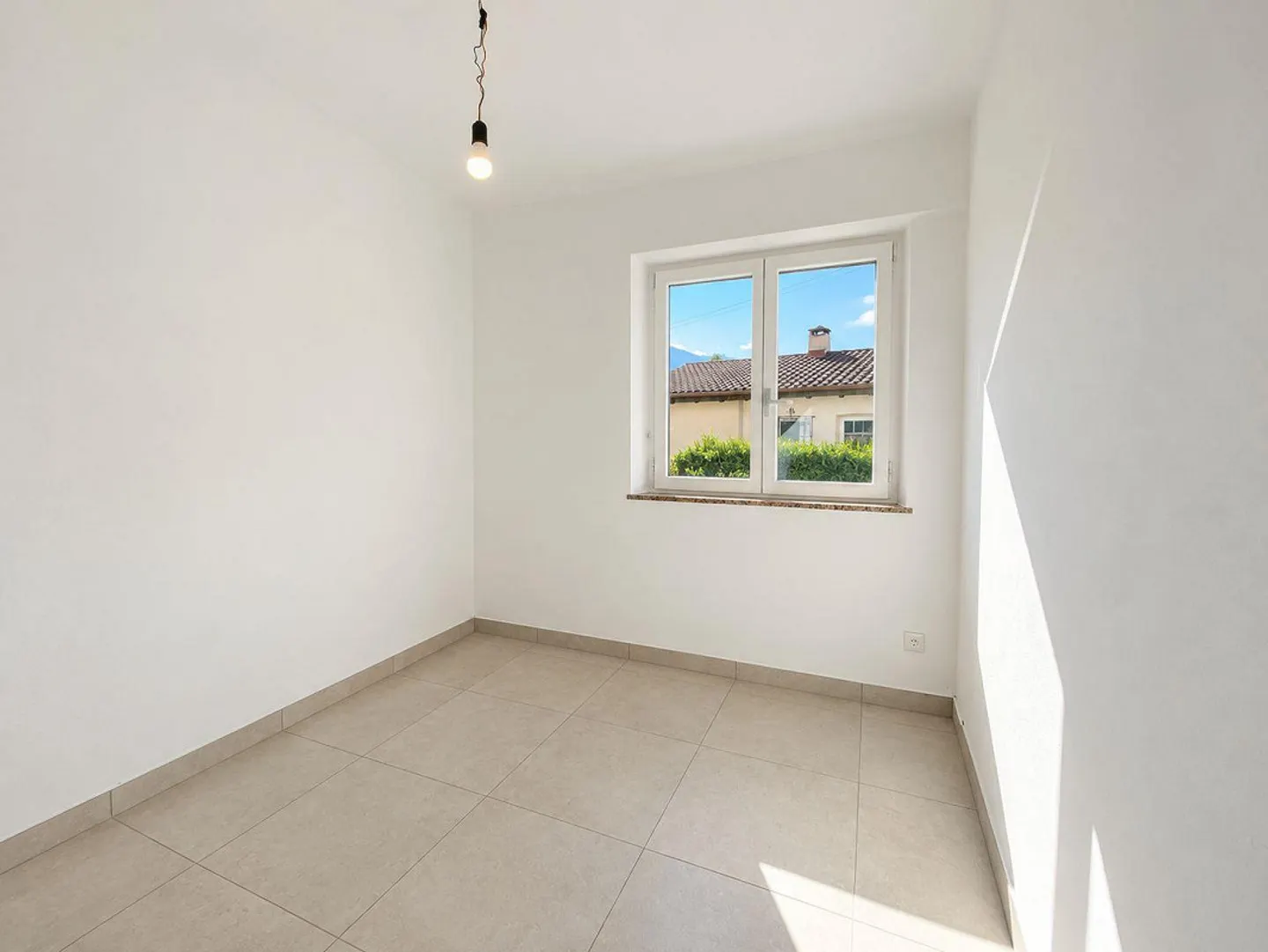 Luminoso appartamento di 3.5 locali in posizione tranquilla - Foto 4 di 9