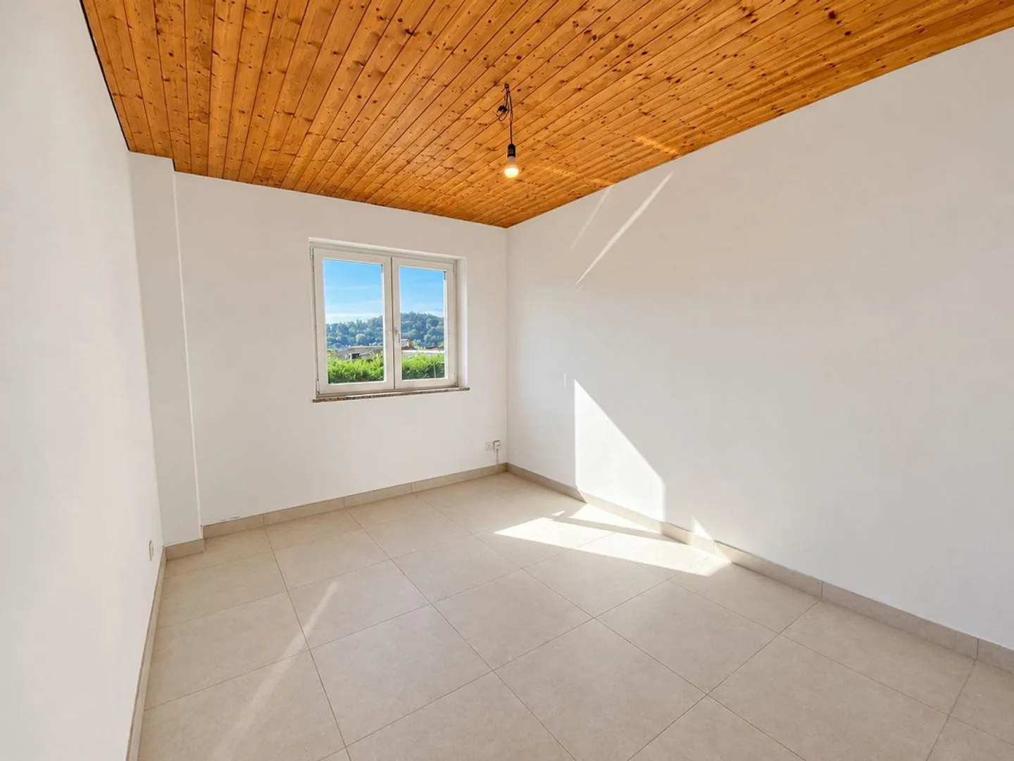 Luminoso appartamento di 3.5 locali in posizione tranquilla - Foto 5 di 9