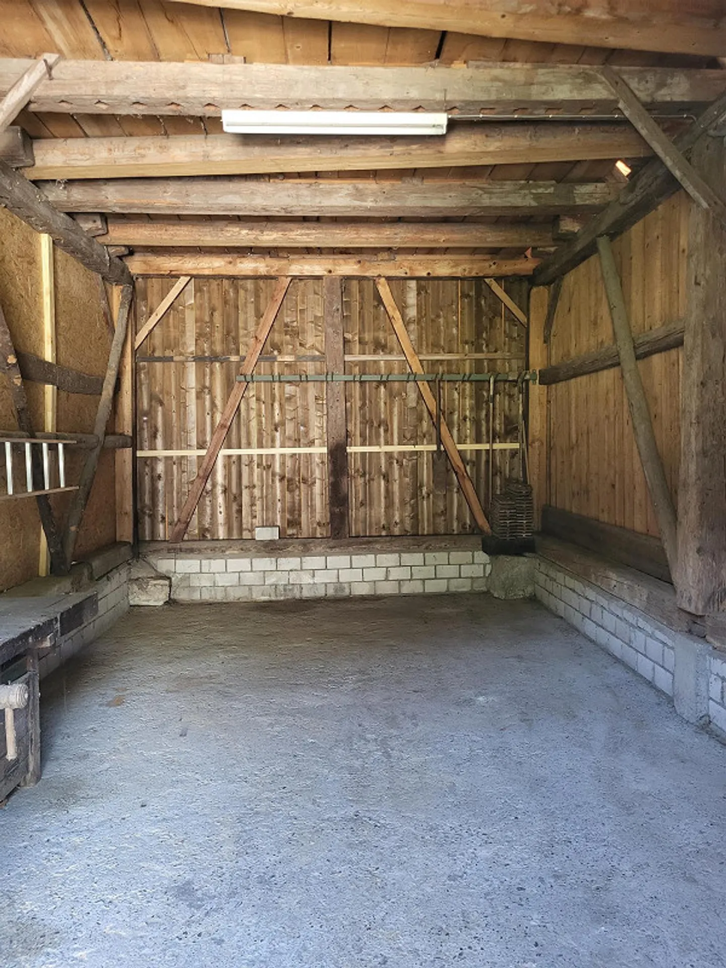 Wood magazine in Freienbach, ideal as storage or workshop - Photo 3 of 4