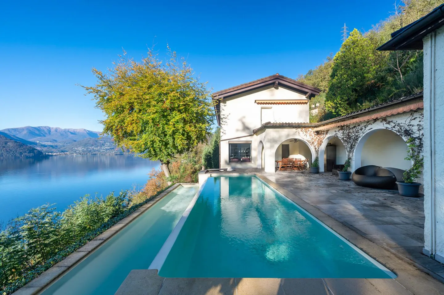 Elegante Villa mit Pool - Foto 1 von 11