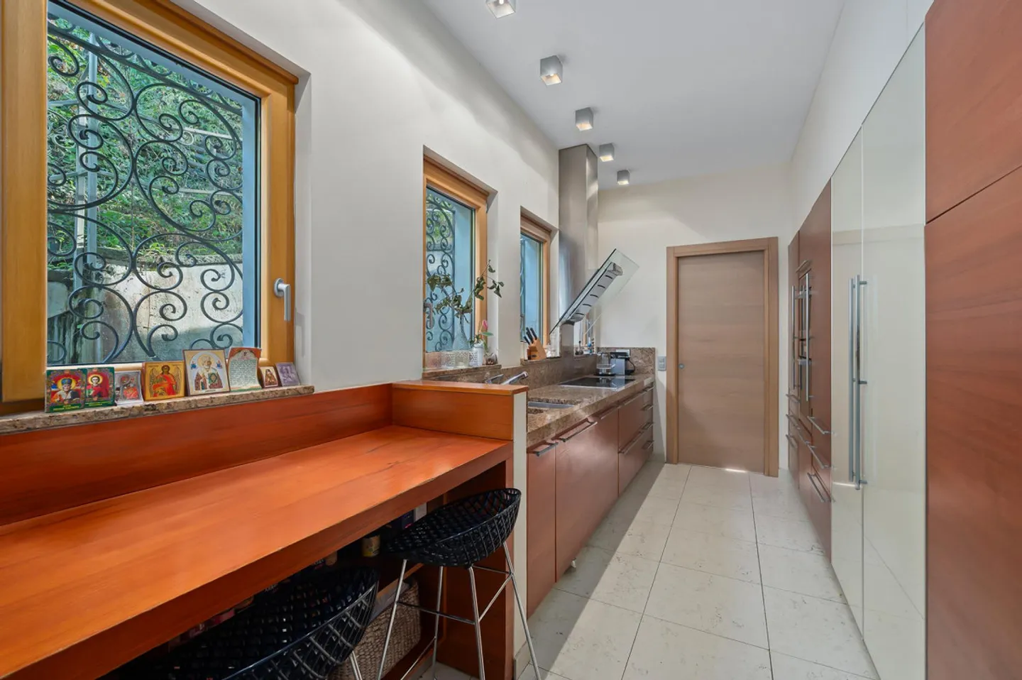 Elegante Villa mit Pool - Foto 10 von 11