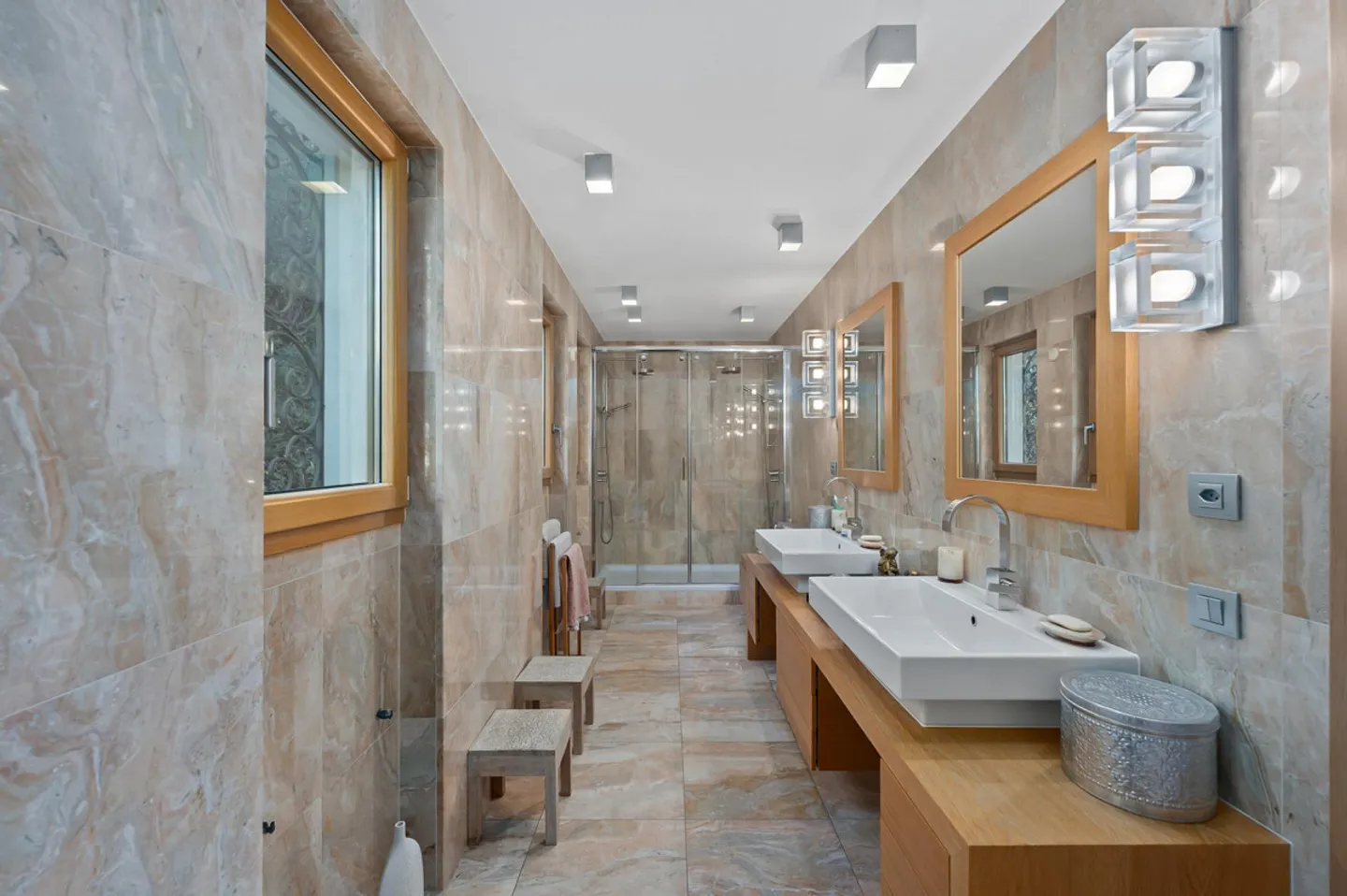 Elegante Villa mit Pool - Foto 11 von 11