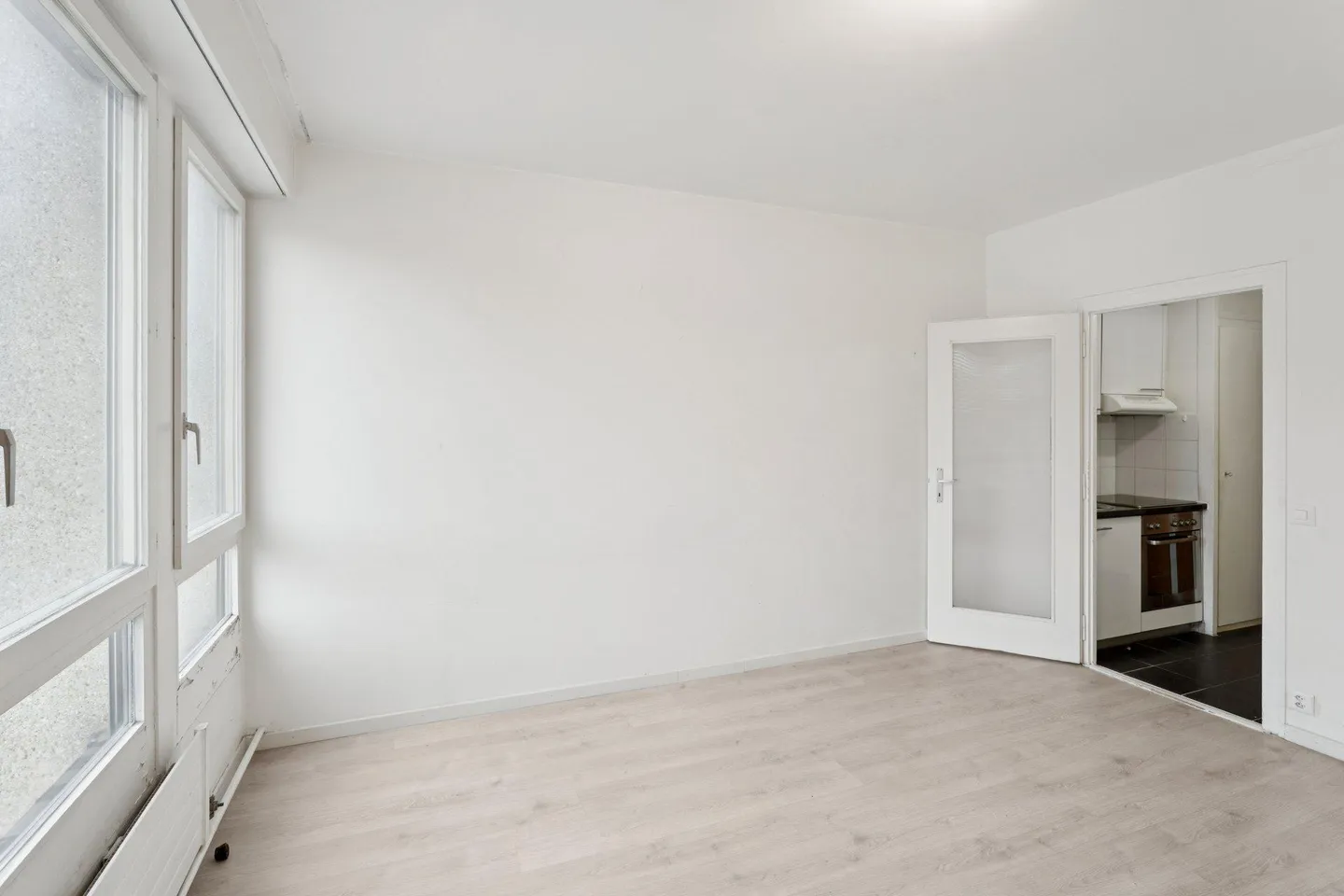 Charming Studio on 5th Floor - Photo 3 of 5