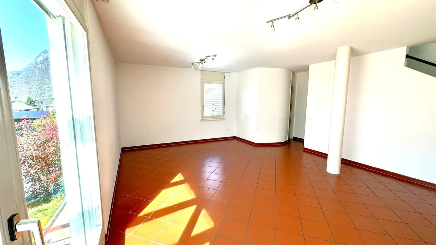 Casa unifamiliare in zona residenziale tranquilla - Foto 8 di 20