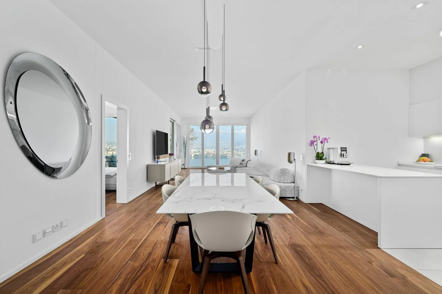 Chices Apartment mit Seeblick - Foto 1 von 13