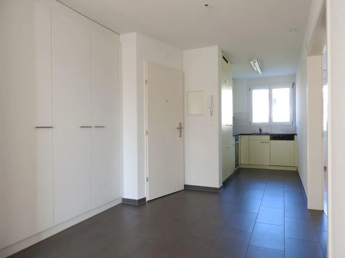 Charmante appartement de 3,5 pièces dans le quartier de Blüemlismatt - Photo 4 sur 12