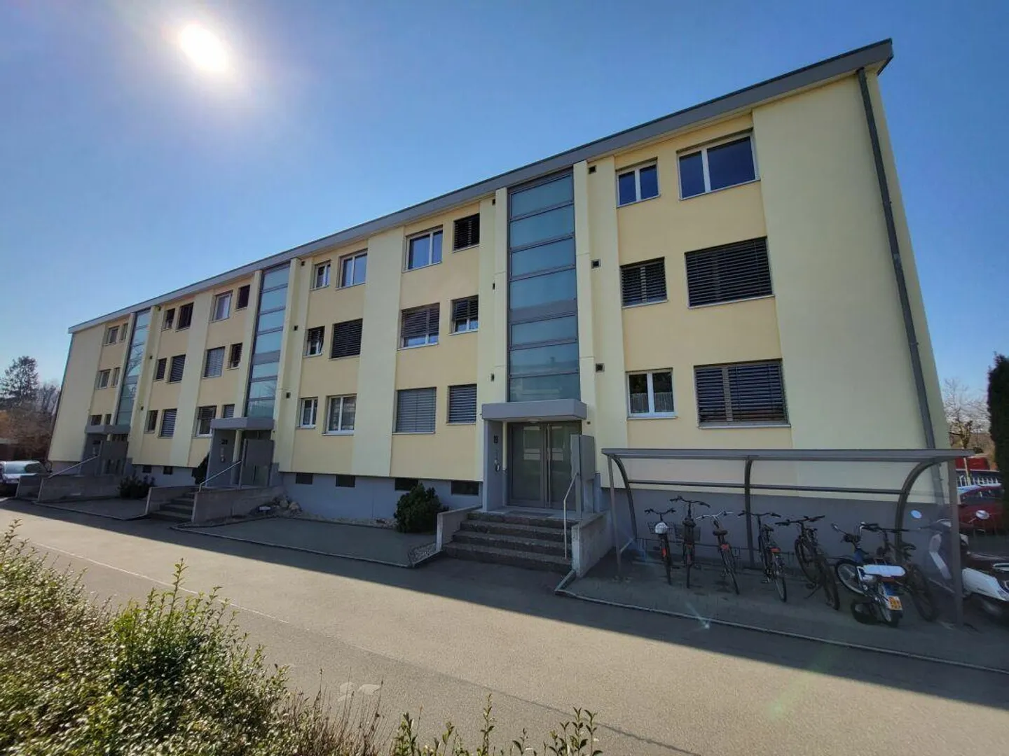 Charmante appartement de 3,5 pièces dans le quartier de Blüemlismatt - Photo 2 sur 12