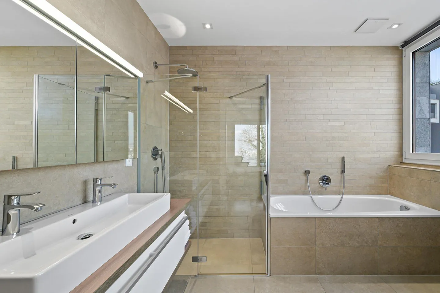 Chices Apartment mit Seeblick - Foto 6 von 13