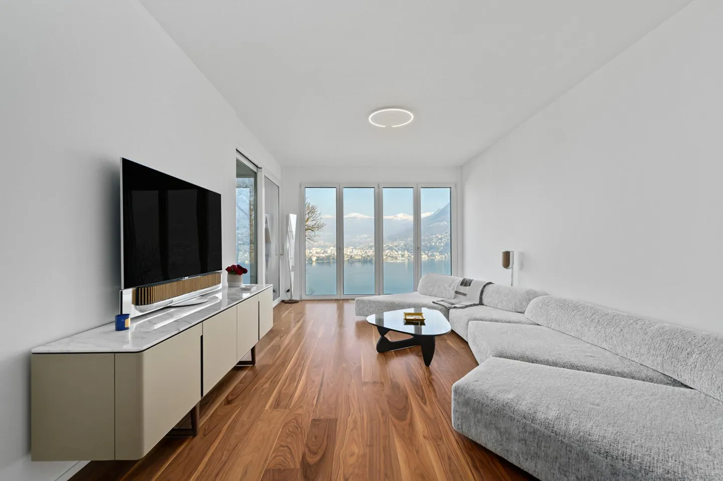 Chices Apartment mit Seeblick - Foto 9 von 13