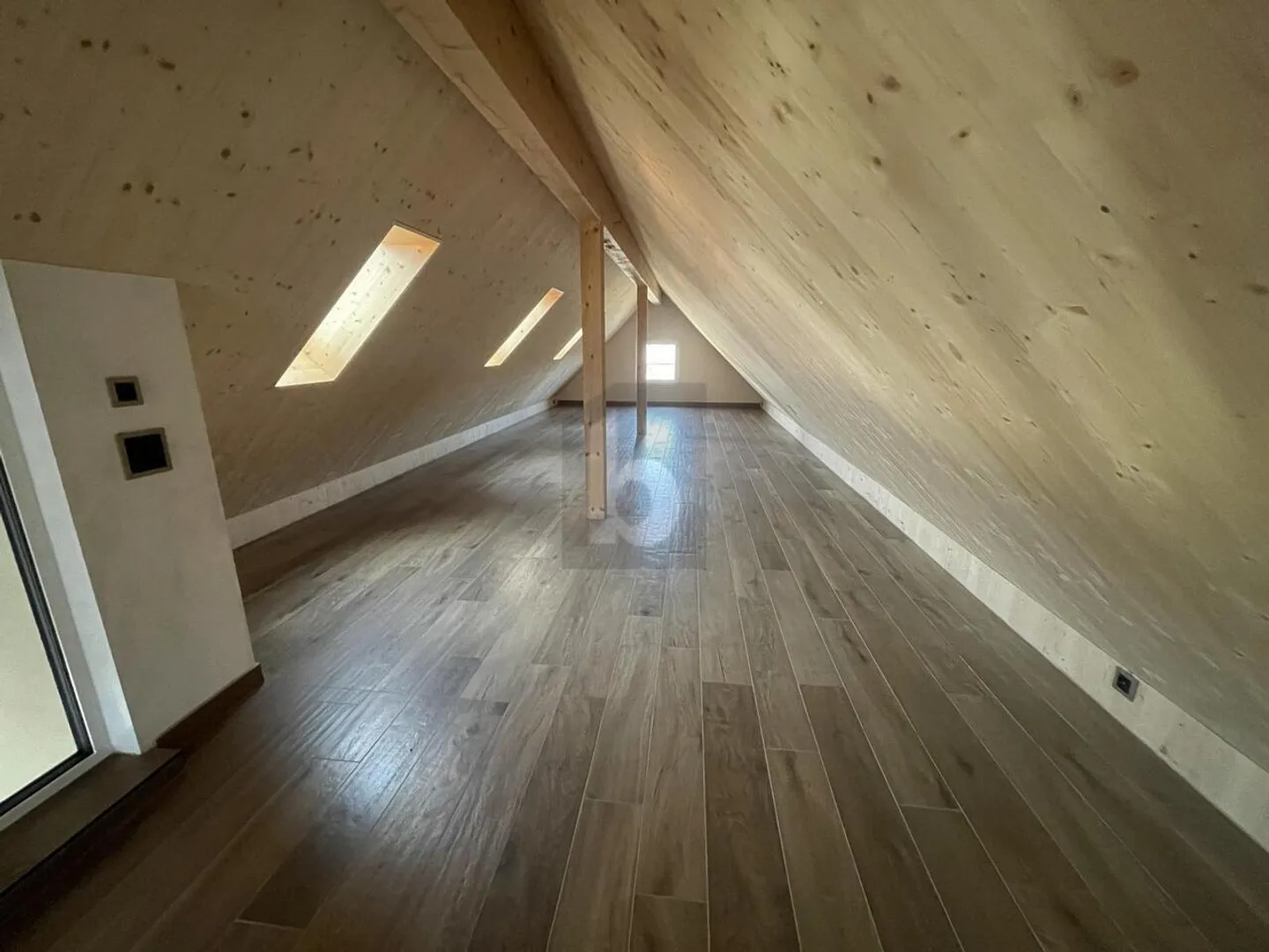 SPACIOUS COMFORT WITH LOGGIA - Photo 5 of 6