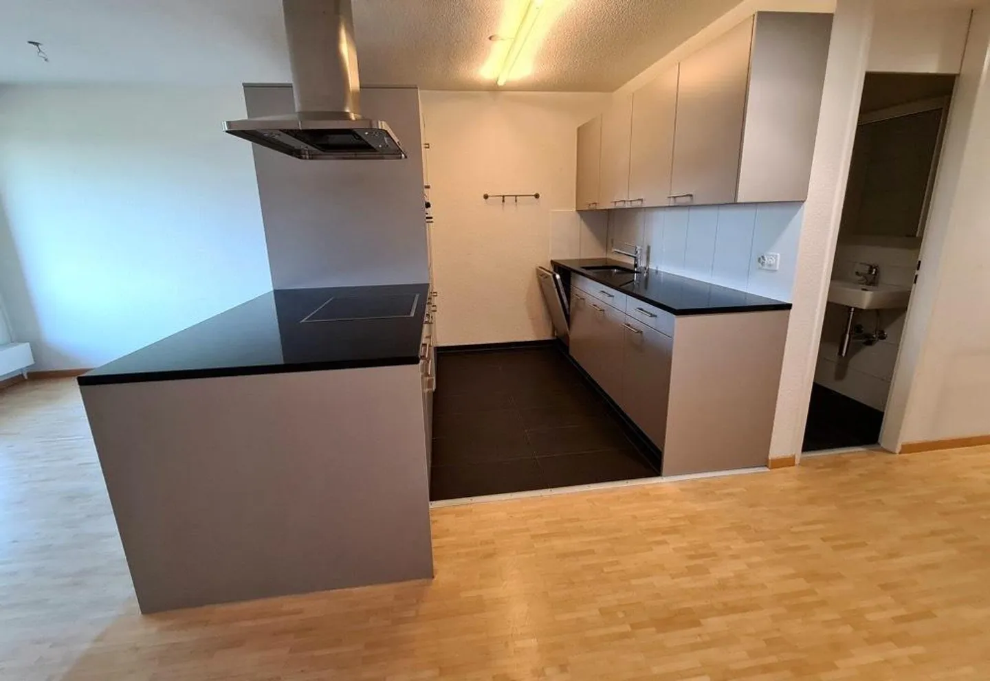 Ottimo appartamento di 3,5 stanze con vista - Foto 2 di 6