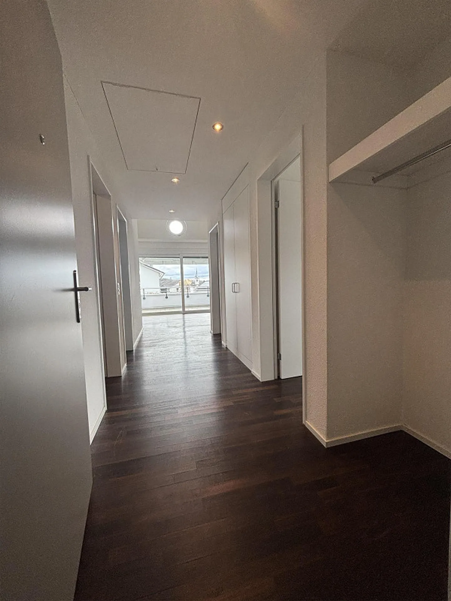 Appartement sous les combles de 4,5 pièces ensoleillé avec belle vue - Photo 9 sur 12