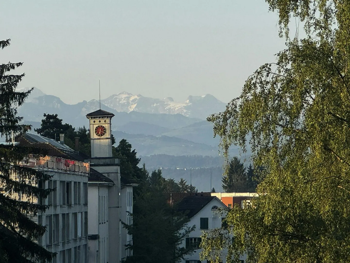 Appartements mansardés de 3½ pièces dans un emplacement de rêve au bord du lac de Greifen - Photo 2 sur 12