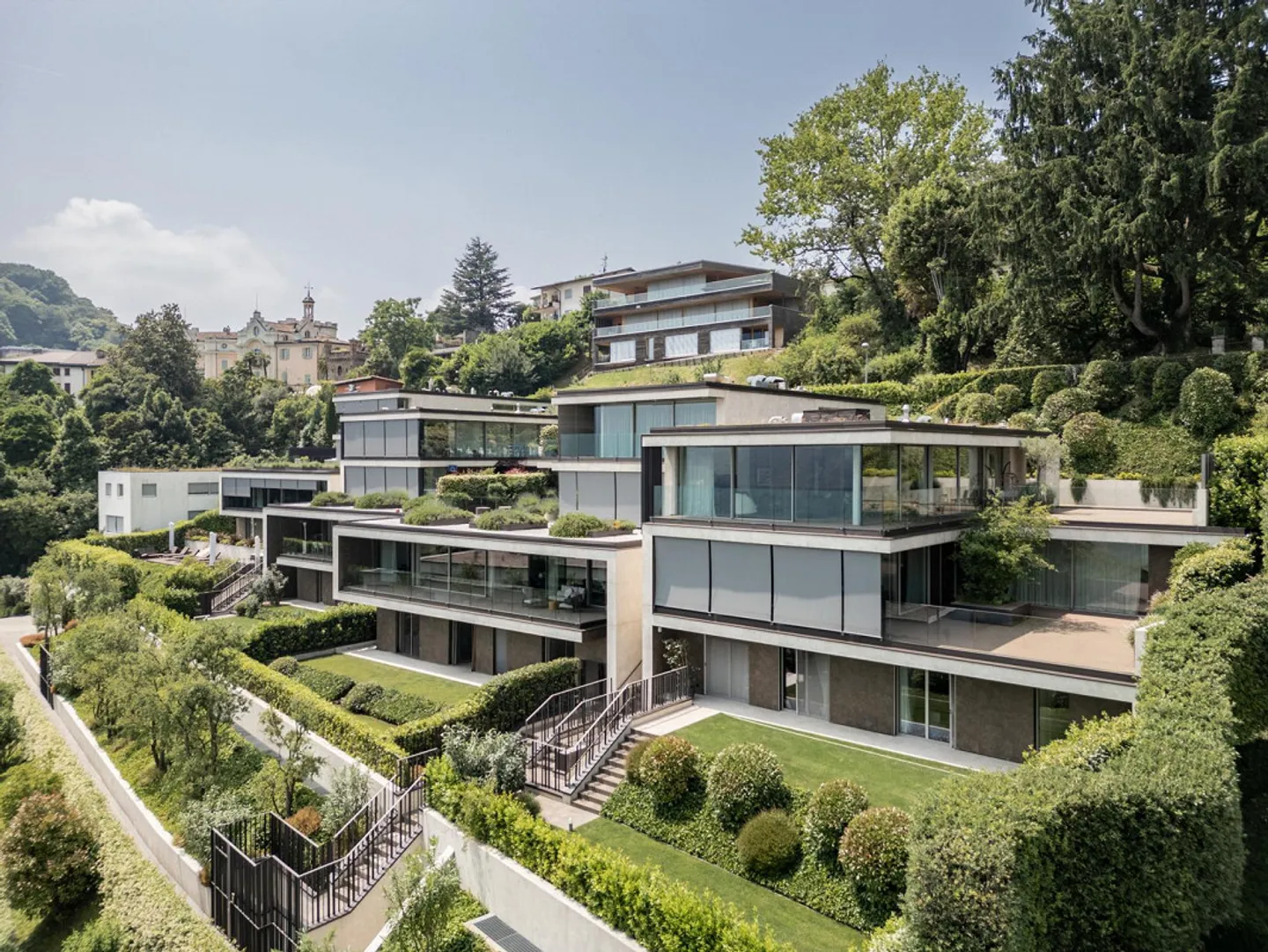 Elegantes Doppelhaus - Foto 1 von 13