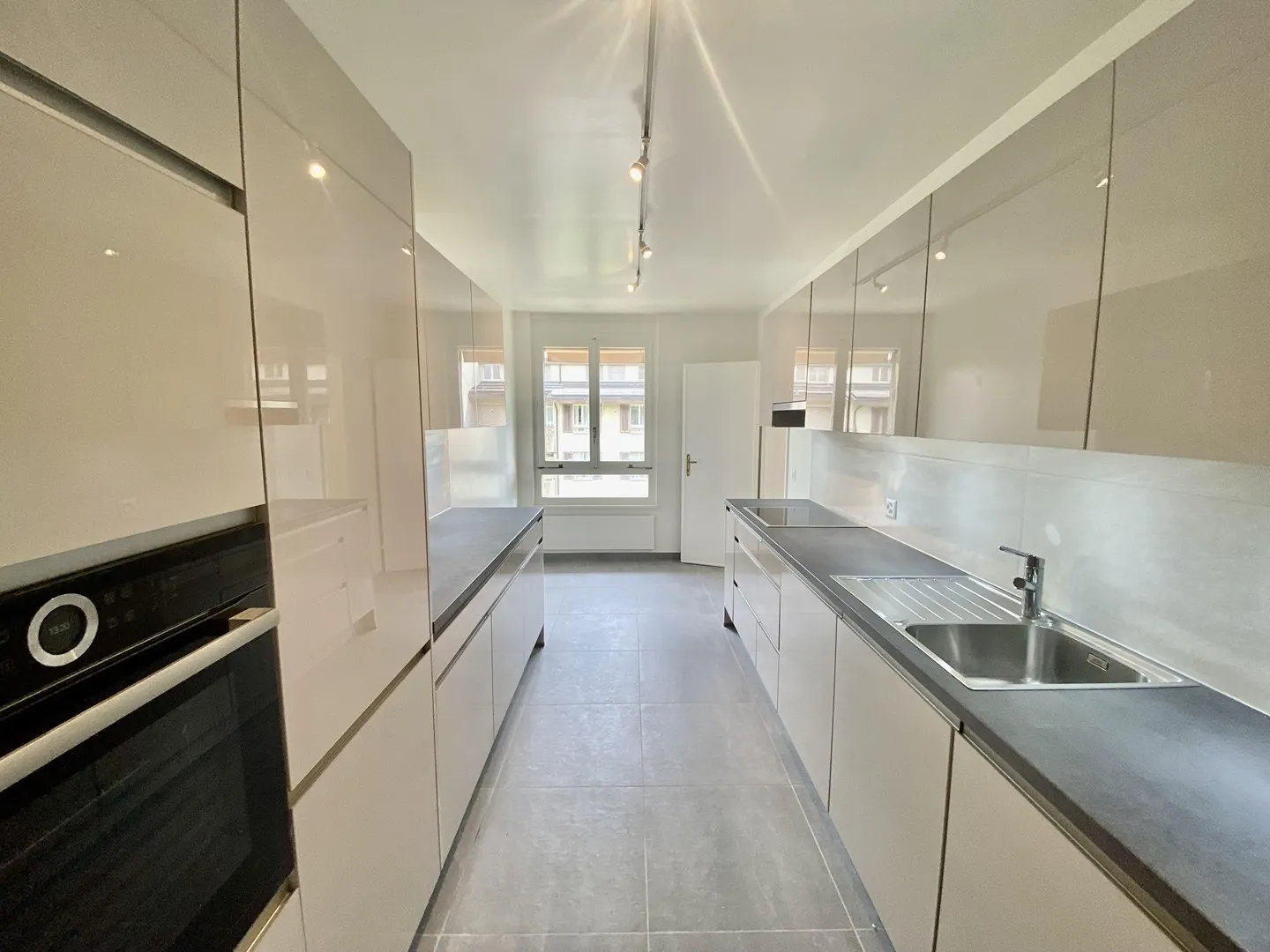 Apartment for rent - Photo 1 of 8