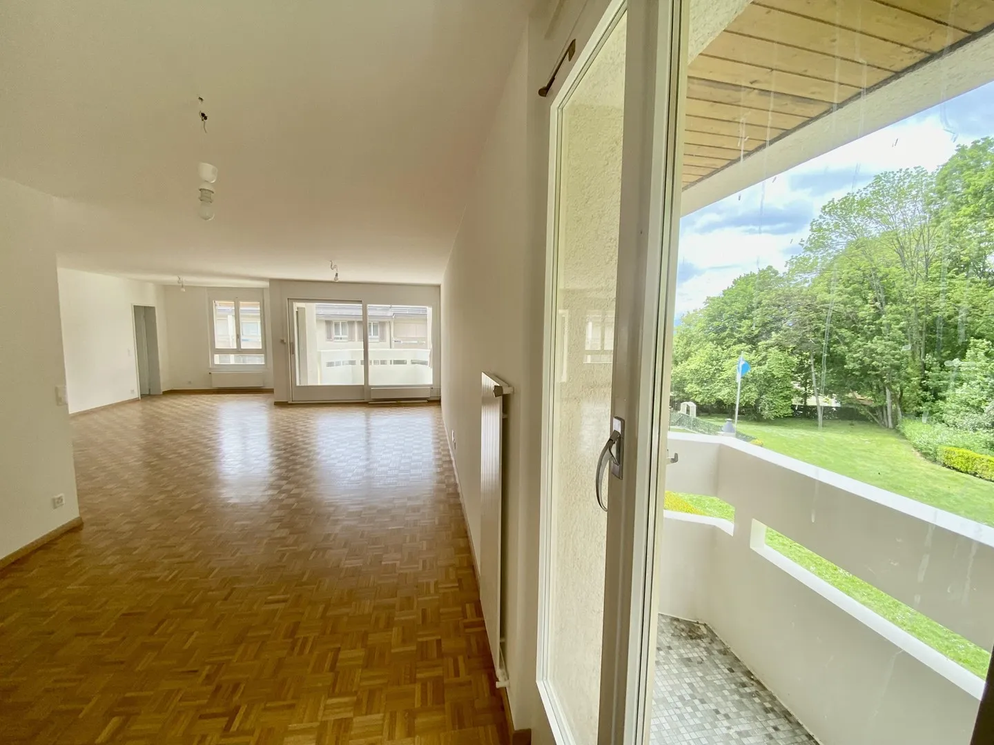Apartment for rent - Photo 4 of 8