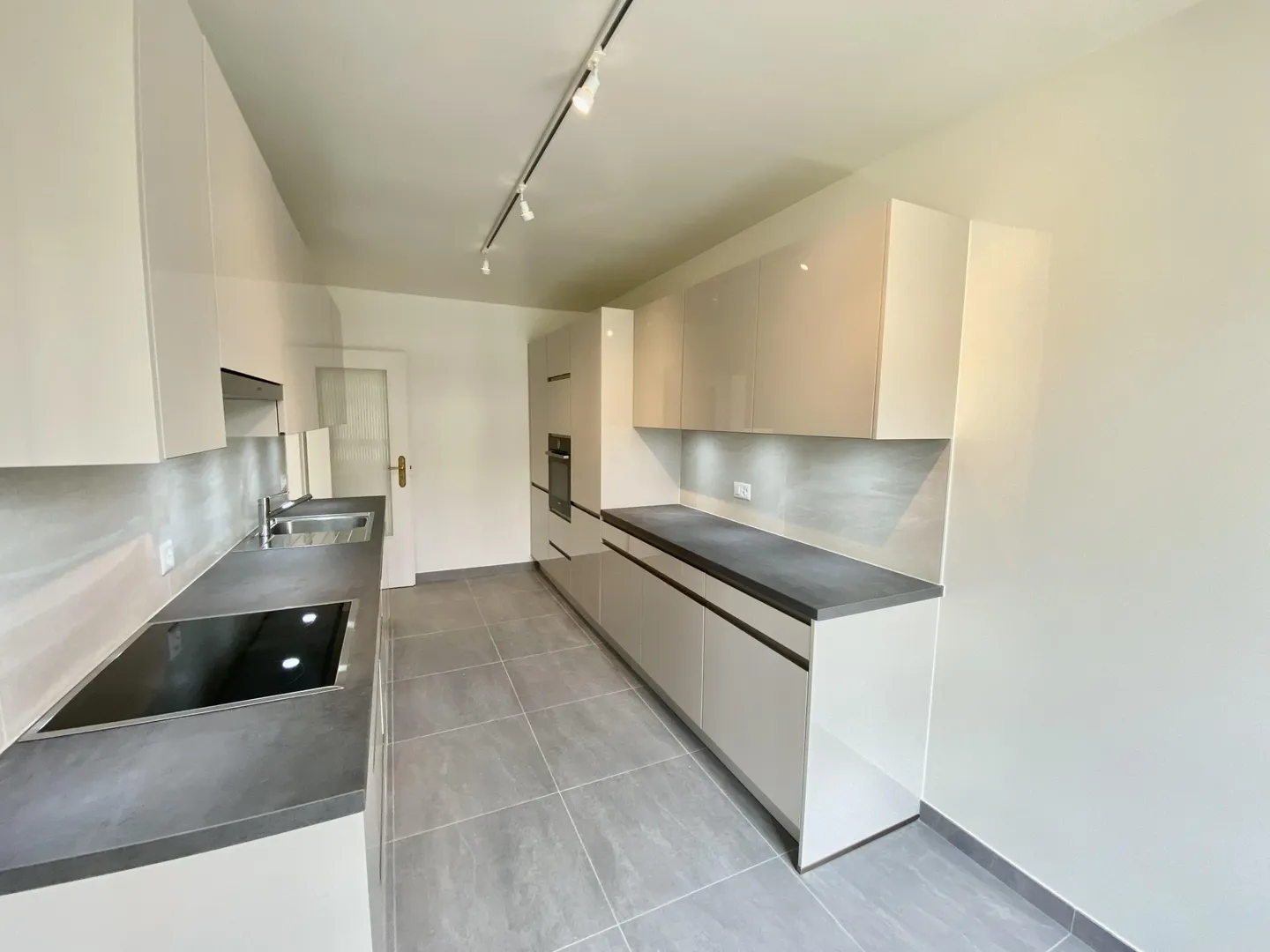 Apartment for rent - Photo 6 of 8