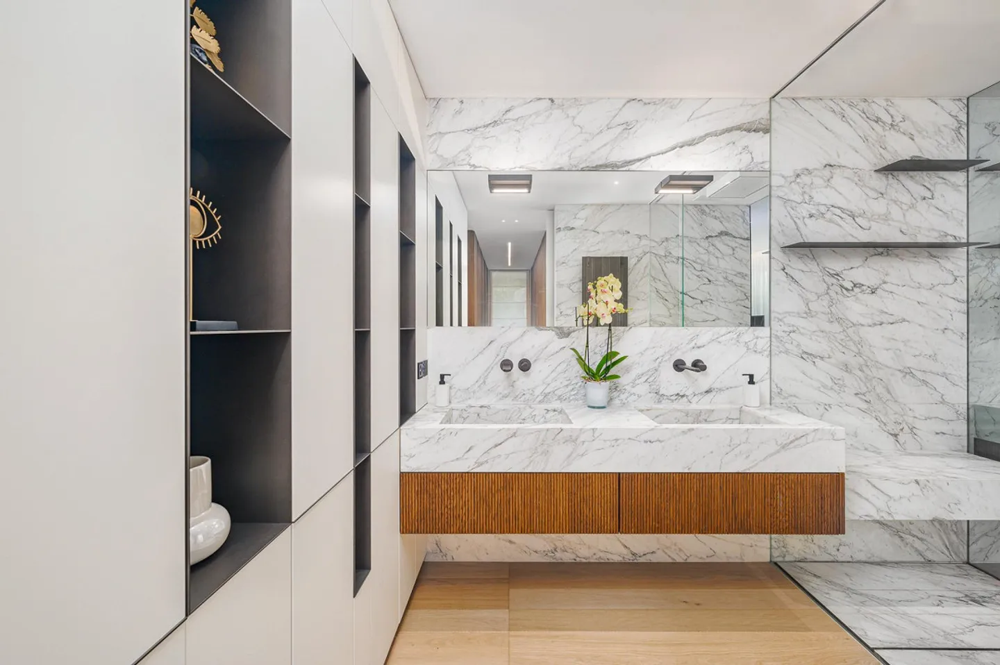 Elegantes Doppelhaus - Foto 11 von 13